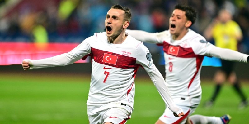 MUHTEŞEMSİNİZ BİZİM ÇOCUKLAR; DÜNYA KUPASINDAYIZ